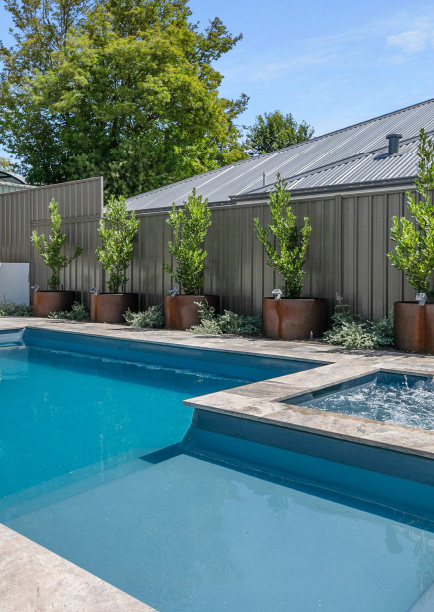 10-landscaping-ideas-for-small-backyards-with-pools-blogimage1-m