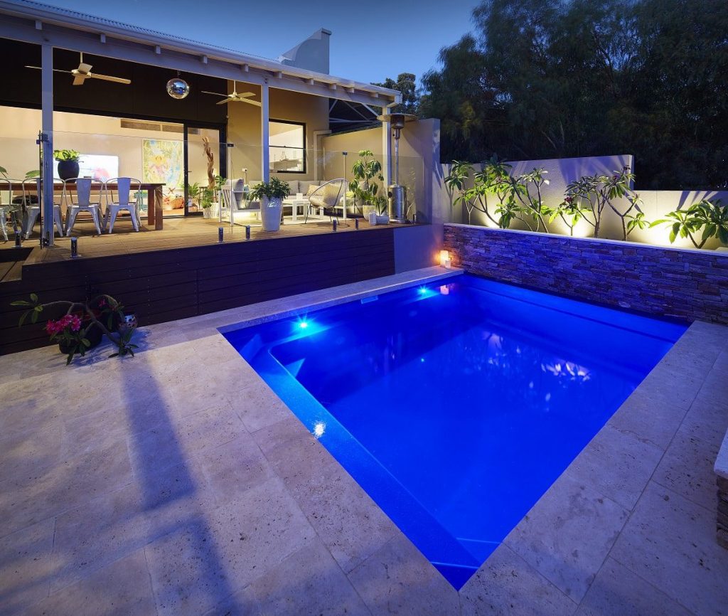 4-7m-plunge-pool-royal-blue-shimmer-east-fremantle-3-min.jpg