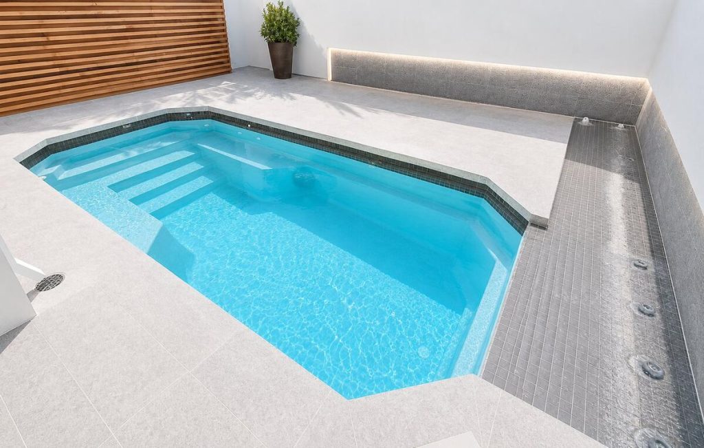 alfresco-spa-5-2m-alpine-white-shimmer-1.jpg