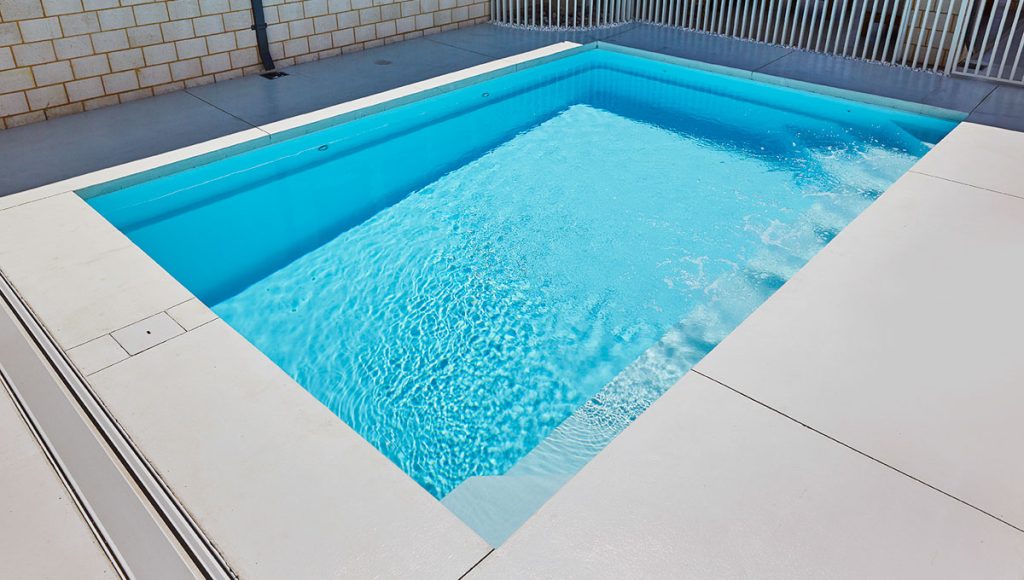 brampton-6.2m-4.4m-alpine-white-shimmer-halls-head-groundgalleryimage.jpg