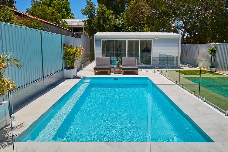 Hampton 8m x 4m Polo White Sparkle Melville - Fibreglass Pools Melbourne