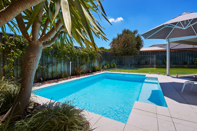 medina-6m-3.6m-polo-white-sparkle-hillarys-13