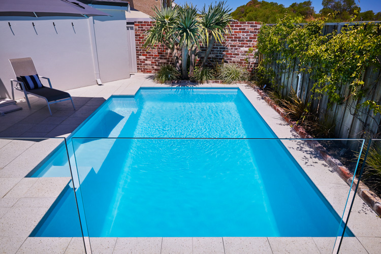 medina-6m-3.6m-polo-white-sparkle-hillarys-hero