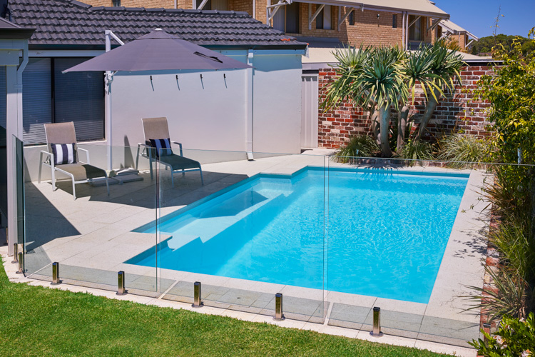 medina-6m-3.6m-polo-white-sparkle-hillarys