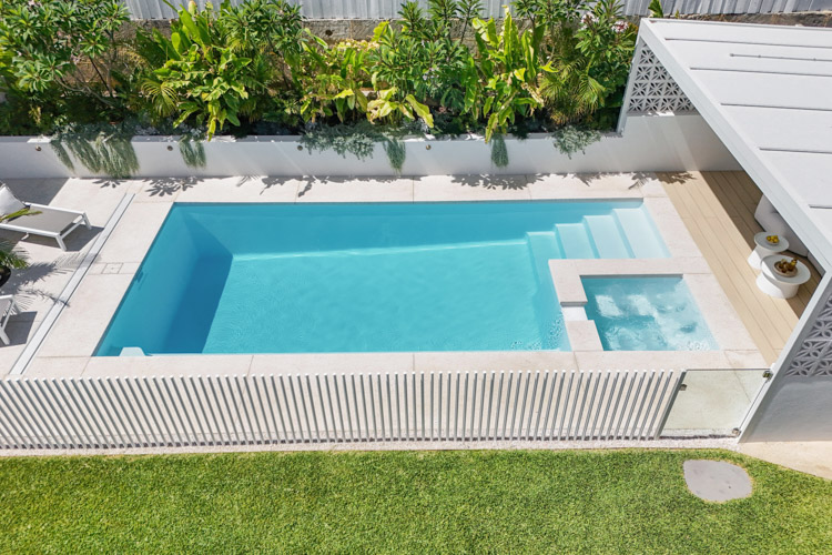 Palm Springs Series9m x 4mPolo White Sparkle Hillarys