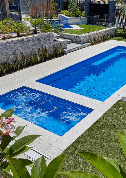 should-you-get-a-spa-with-your-fibreglass-pool-blogimage1-m