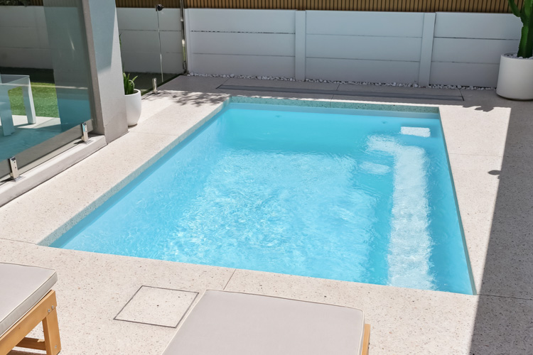 stradbroke-4m-2.5m-polo-white-sparkle-morley-galleryimage7