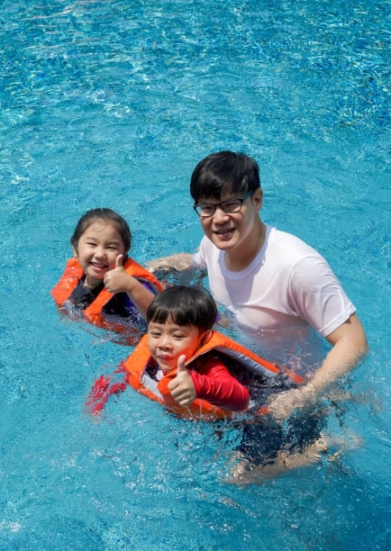 summer-safety-tips-keeping-your-family-safe-arouns-the-pool-this-christmas-blogimage2-m