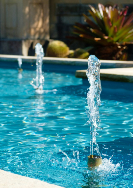 trending-ideas-for-pool-water-features-blogimage1-m