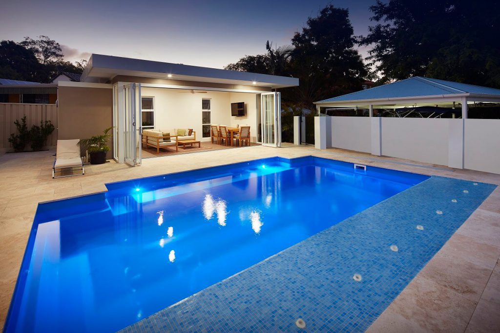 Venice Pool 7.6m x 4.4m 9