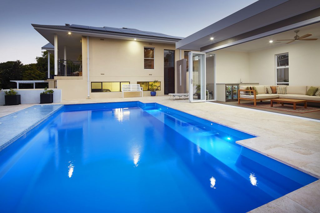 Venice Pool 7.6m x 4.4m 8